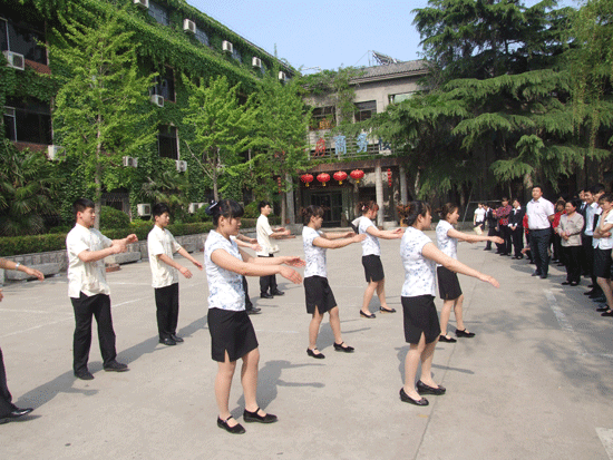 沂州府公司舉辦“迎五四 頌青春 展風采”趣味運動會