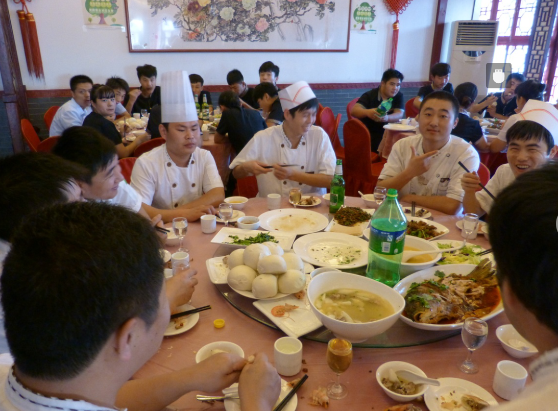 沂州府會(huì)館舉行中秋節(jié)員工聚餐